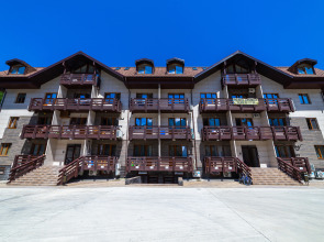 Апартаменты Просторная студия с балконом и видом на горы