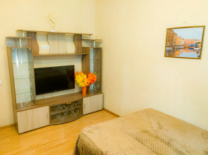 Апартаменты на площади Восстания