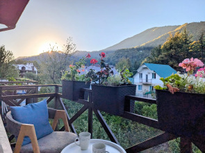 Квартира двухуровневая с видовым балконом в центре Красной Поляны