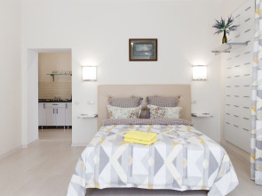 Апартаменты на Яна Грунта 1 -4/1