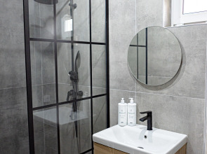 River House Apartments