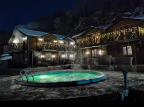 Частный дом с баней и открытым бассейном