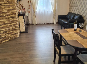 Частный дом Дом возле Ясеня