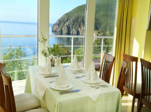 Отель Мажестик