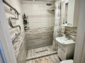 Квартира С Новым Ремонтом , В Лучшем Районе