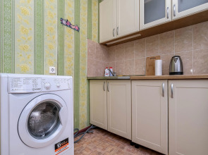 Квартира рядом с Мнтк им. Федорова и Ск Заря