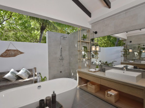 Grand Park Kodhipparu Hotel