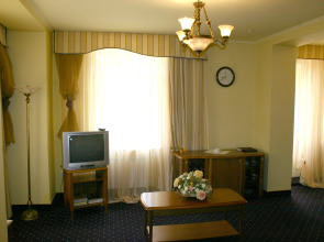 Отель Корона