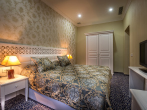 Отель Premier Old Gates