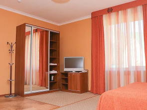 Отель NATIONAL Dombay