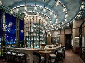 Four Seasons Hotel Hong Kong