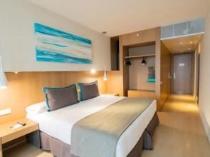 Отель Atenea Port Barcelona Mataro