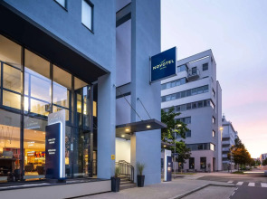 Отель Novotel Suites Wien City Donau