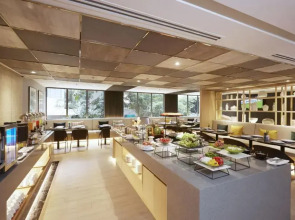 The Quarter Phromphong by UHG