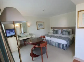 Cairo Pyramids Hotel