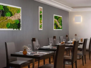 Отель NH Trieste