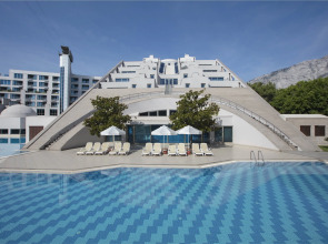 Rixos Sungate - The Land of Legends Access