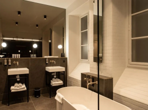 Ascot Hotel & Apartments