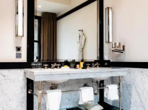 Hôtel de Berri Champs-Élysées, a Luxury Collection Hotel