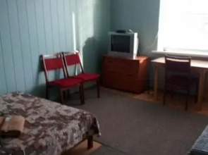 Molodezhnaya 8 Guest House