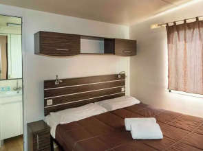 Hu Venezia Camping in Town