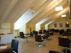 Best Western Crystal Palace Hotel