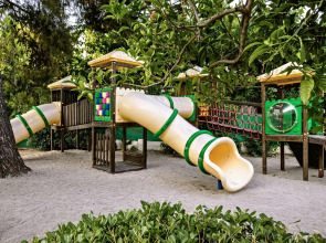 The Grove Seaside Hotel