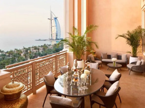 Отель Jumeirah Al Qasr Dubai