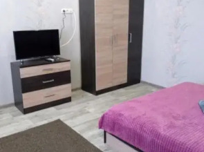 Molodezhnaya 8 Guest House