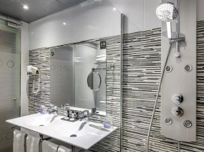 Отель Ronda Lesseps