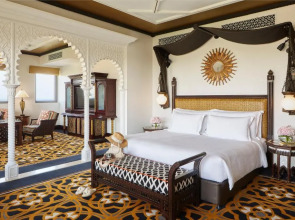 Отель Jumeirah Al Qasr Dubai