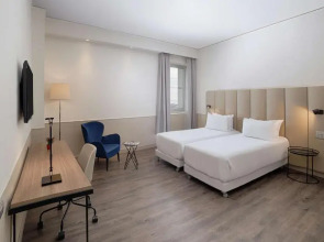 Отель NH Napoli Panorama