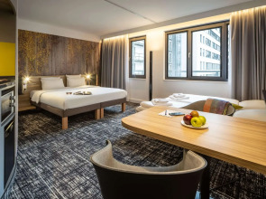 Отель Novotel Suites Wien City Donau