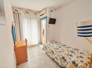 Отель Checkin Blanes