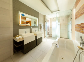DoubleTree by Hilton Cape Town - Upper Eastside