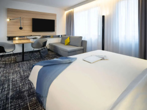 Отель Novotel Suites Wien City Donau