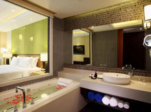 Graceland Khaolak Beach Resort