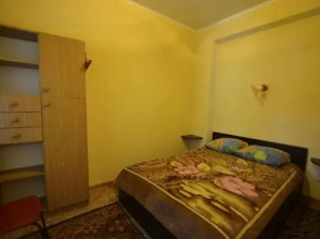 Molodezhnaya 8 Guest House