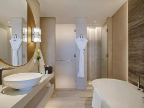 Al Bandar Rotana – Creek