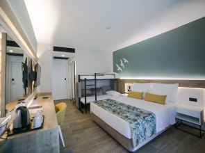 Отель Sailor's Beach Club