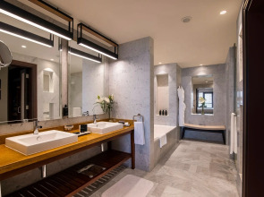 Amwaj Rotana, Jumeirah Beach