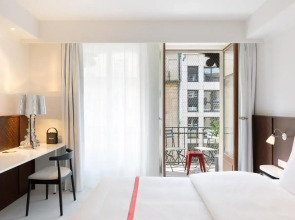 Ruby Claire Hotel & Bar