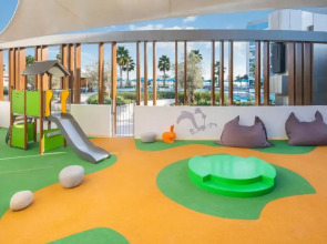 Отель The WB Abu Dhabi, Curio Collection by Hilton