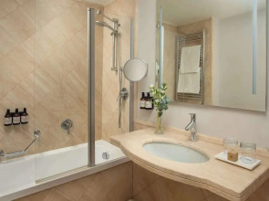 Отель NH Bologna de la Gare