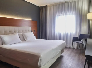 Отель Silken Amara Plaza