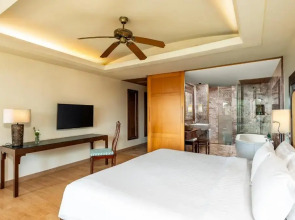 Отель Centara Grand Beach Resort Phuket 