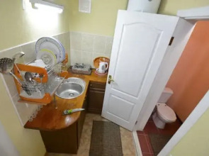 Molodezhnaya 8 Guest House