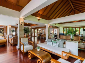 Naithonburi Beach Resort