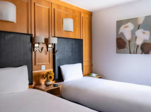 Отель St Giles London