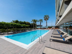 Отель Atenea Port Barcelona Mataro